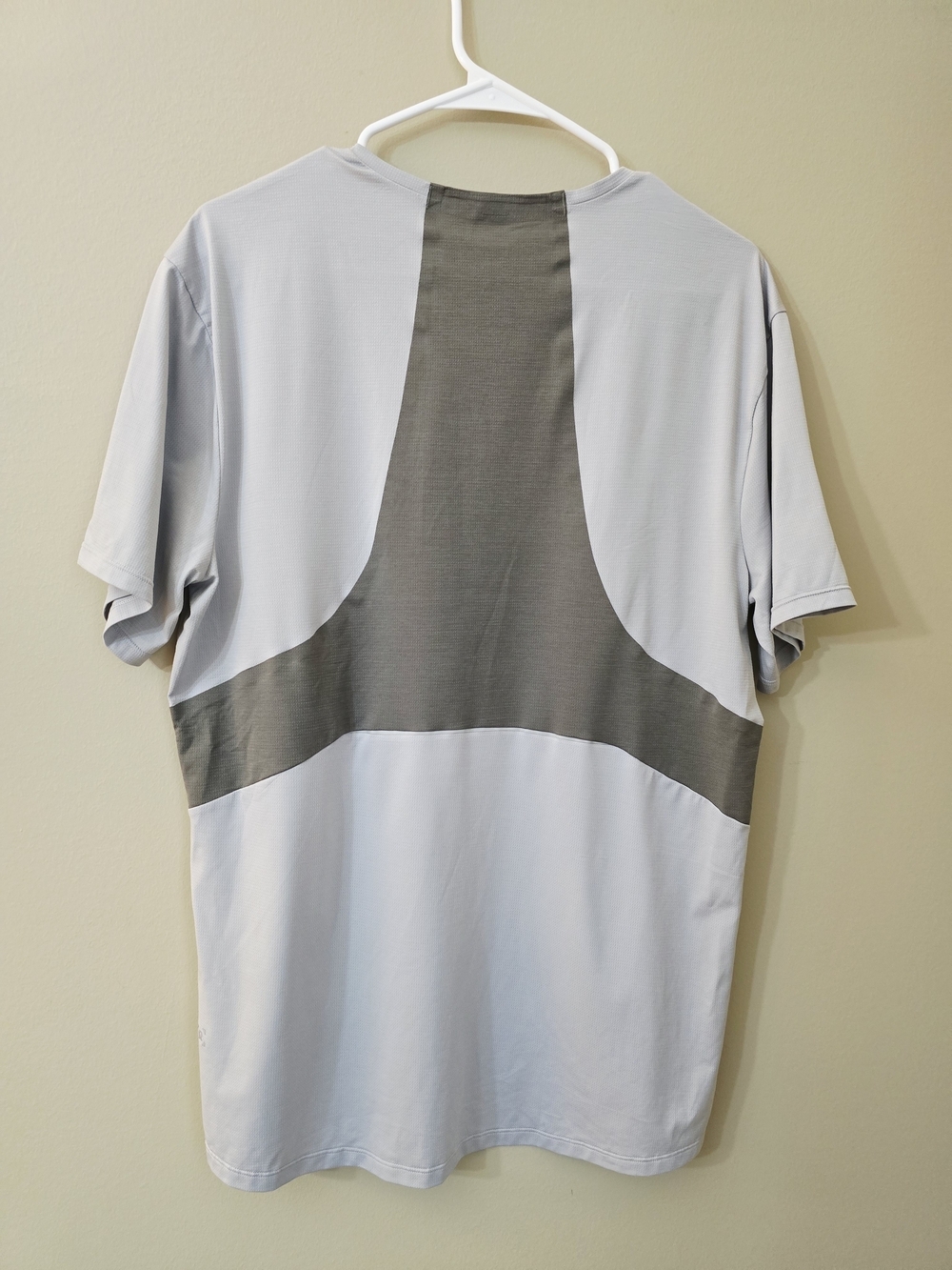 Light Gray Performance Short-Sleeve Men's Shirt Reflective Running - Picture 4 of 6